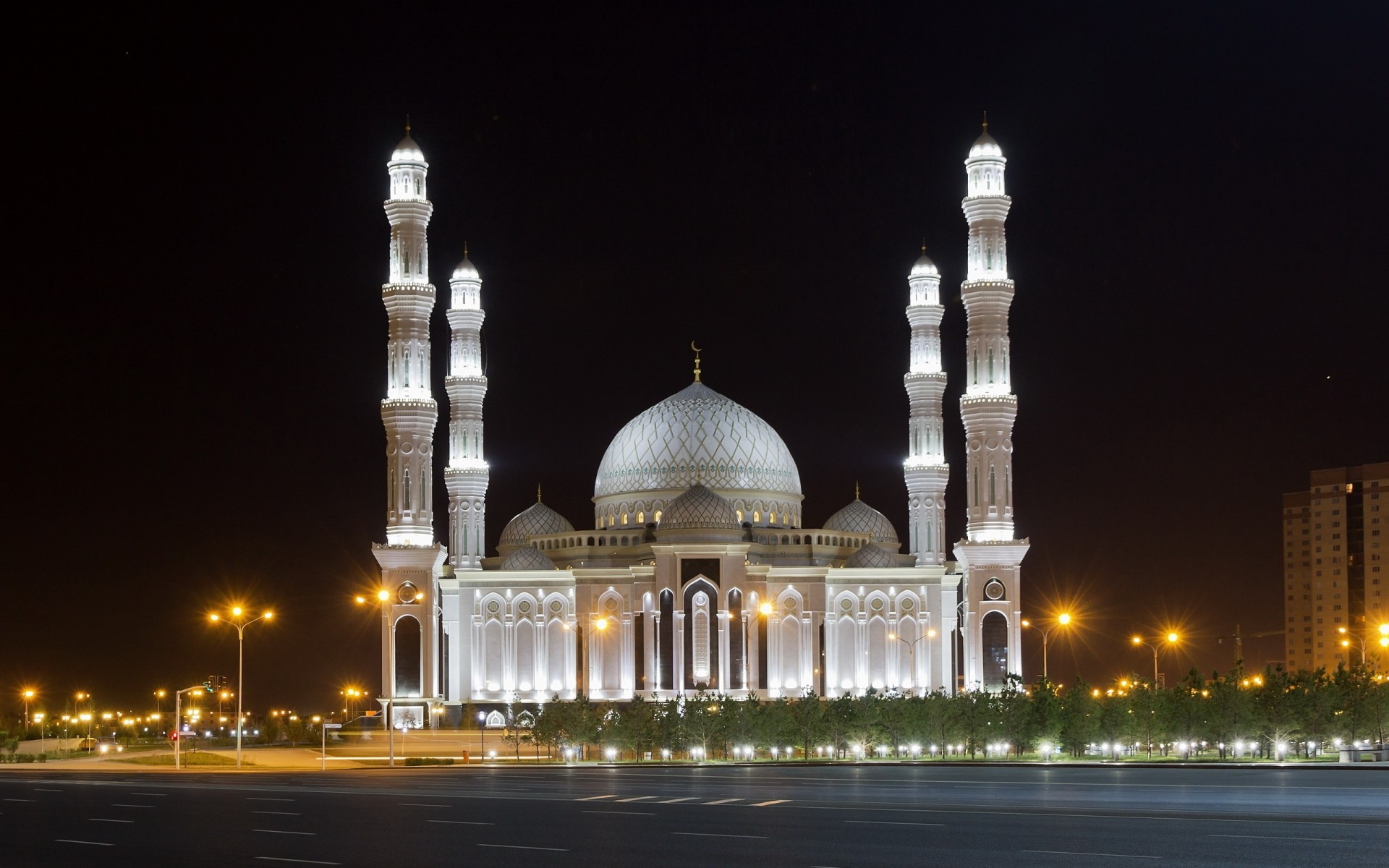 autres villes minaret dôme religion architecture voyage maison crépuscule musulman marbre soir illuminé ciel point de repère à l extérieur culte saint mosquée du kazakhstan mosquée d astana mosquée musulmane église