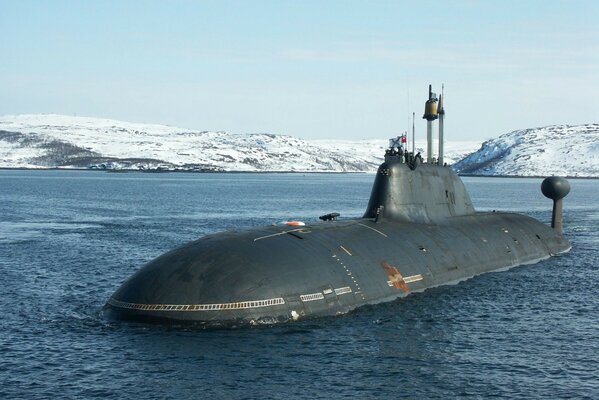 Submarino agua K-154tigr bandera de San Andrés nieve