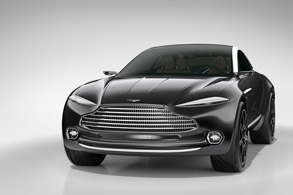 Chic noir Aston Martin avant