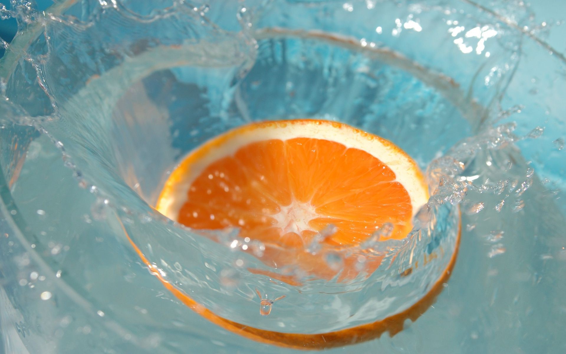 obst nass wasser blase tropfen spritzen flüssigkeit unterwasser trinken erfrischung kälte zitrus tropisch glas essen saft sommer cool türkis