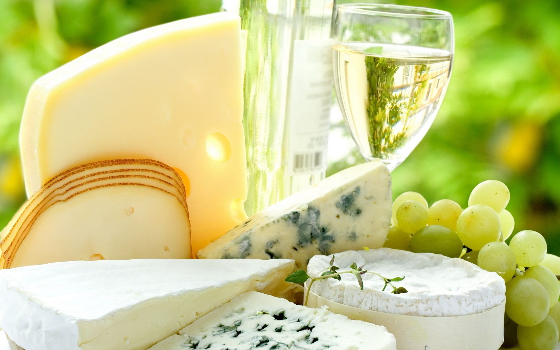 essen & trinken milch käse camembert brie milch roquefort schimmel wein trauben feinkost scheibe lebensmittel glas frühstück gouda loch vorspeise ware tafel