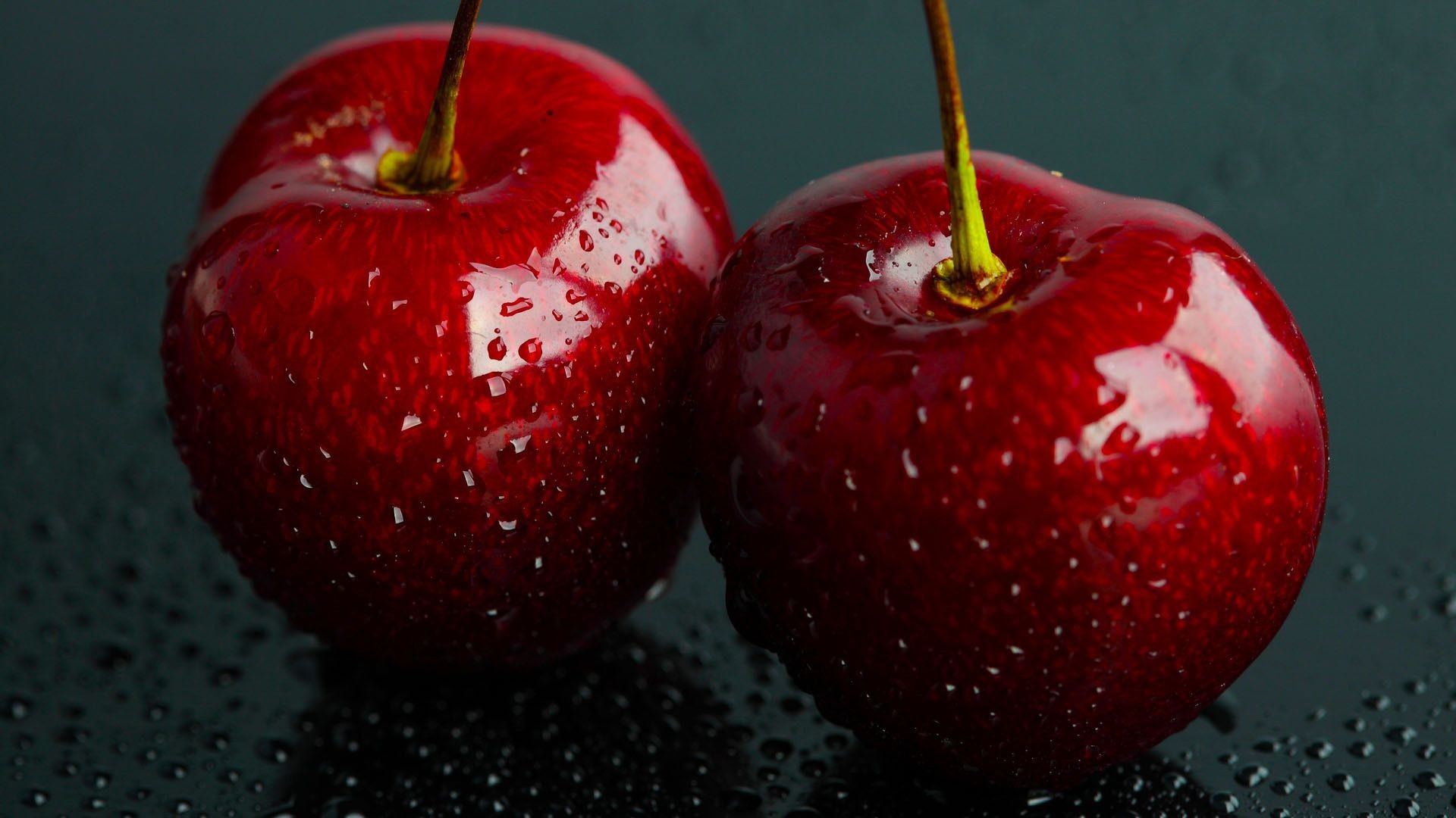 gouttelettes d eau fruits pomme alimentaire juteuse douce chute délicieux jus confiserie santé humide brille l agriculture la fraîcheur fraise rafraîchissement nature morte alimentaire en bonne santé