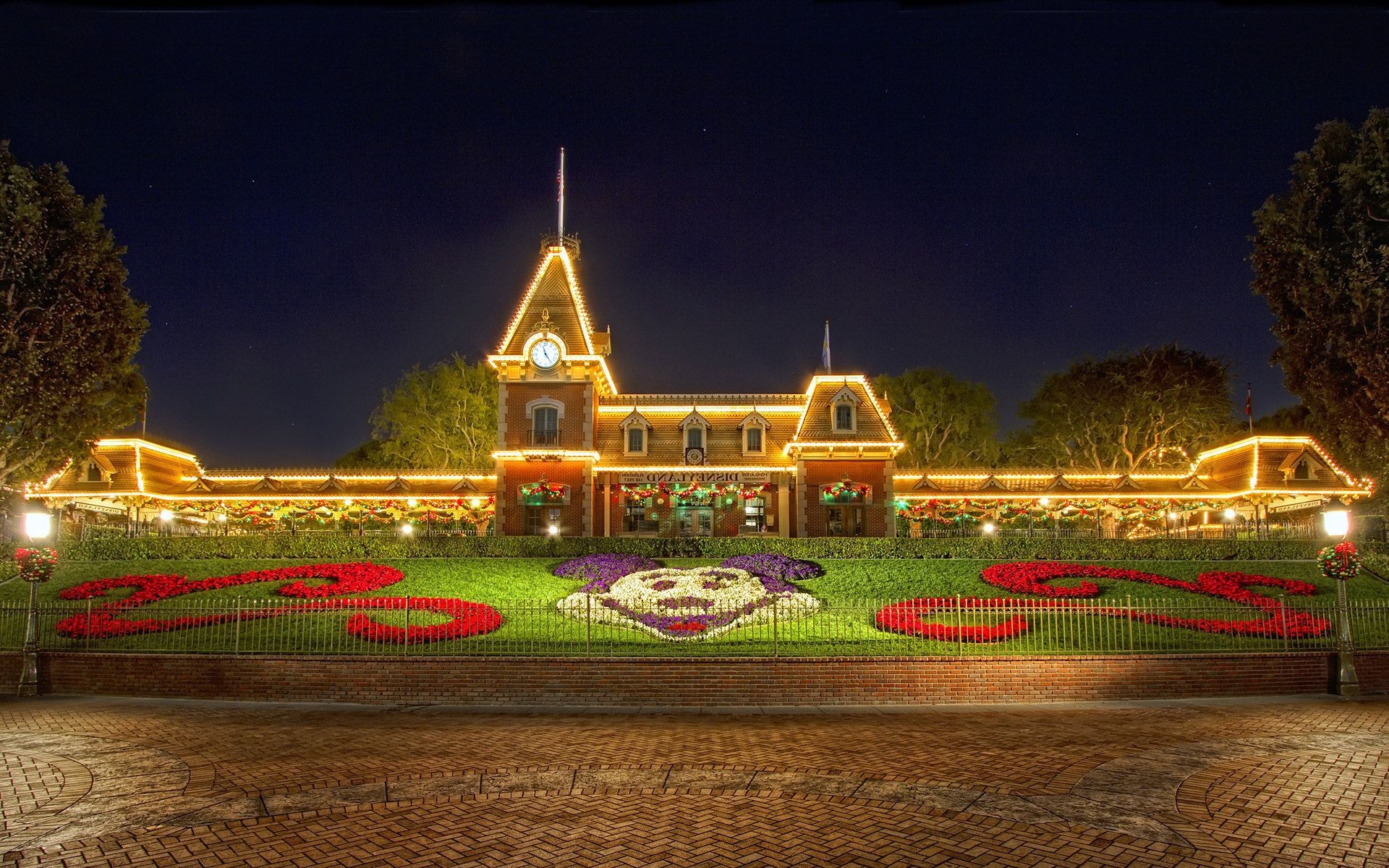 christmas travel sky architecture evening building tree water dusk outdoors light park sight tourism sunset