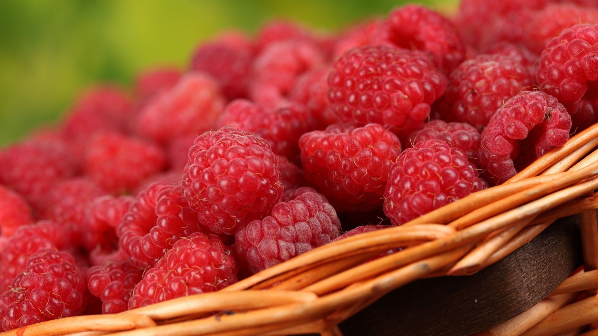 berries food fruit raspberry sweet juicy delicious berry healthy close-up nutrition confection tasty diet health nature refreshment