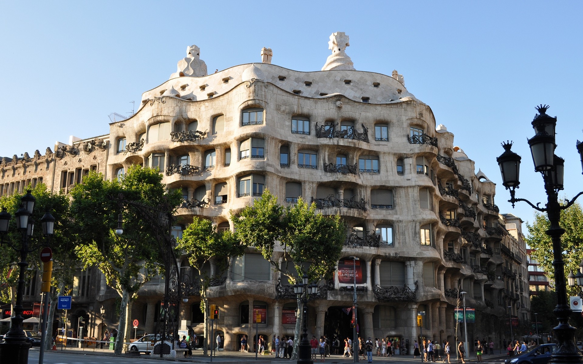 spain architecture travel city building street outdoors town tourism urban daylight old tourist square sky cityscape ancient la pedrera gaudi building barcelona