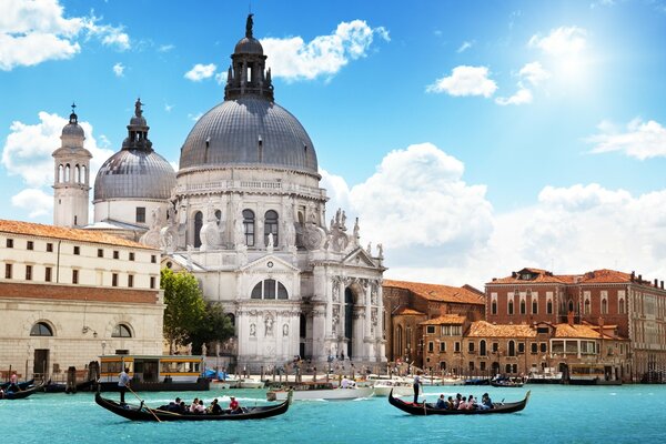 Travel around Italy, become a Venetian