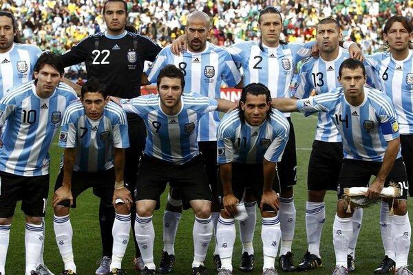 Equipe de futebol antes do jogo em campo