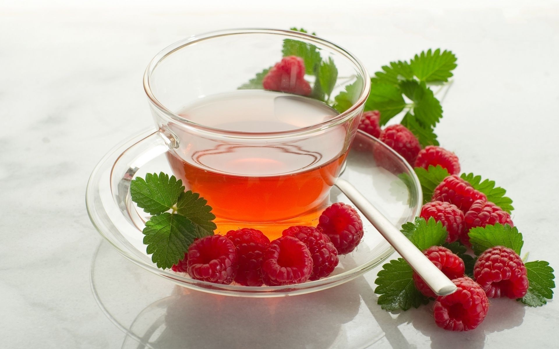 чай ягодка мятный фрукты сладкий клубничный здоровый освежение лист еда завтрак сочные здоровья вкусные чаша свежесть мятный вкусные диета малина