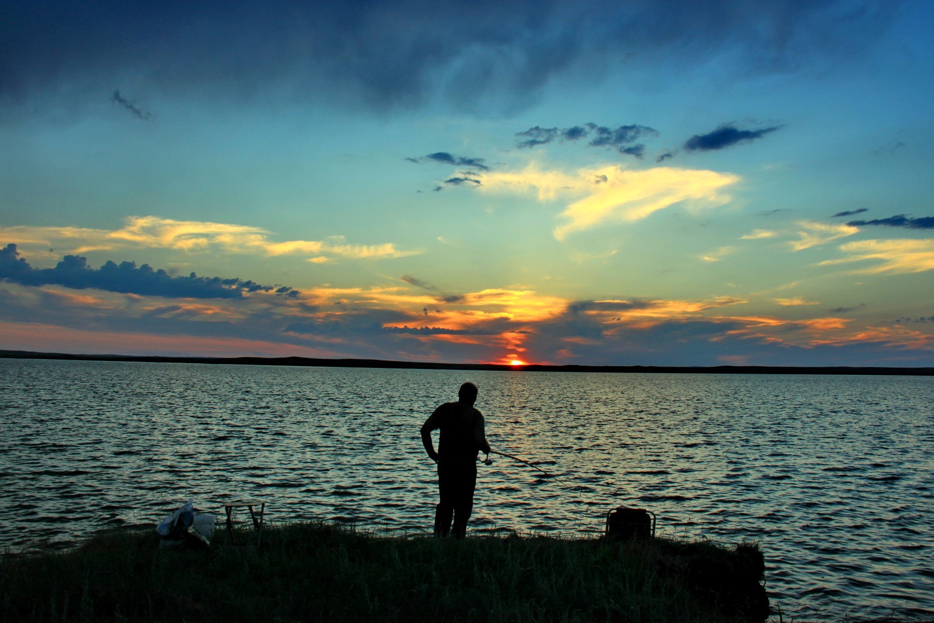 im urlaub sonnenuntergang wasser dämmerung abend dämmerung see sonne hintergrundbeleuchtung silhouette landschaft reflexion himmel meer strand