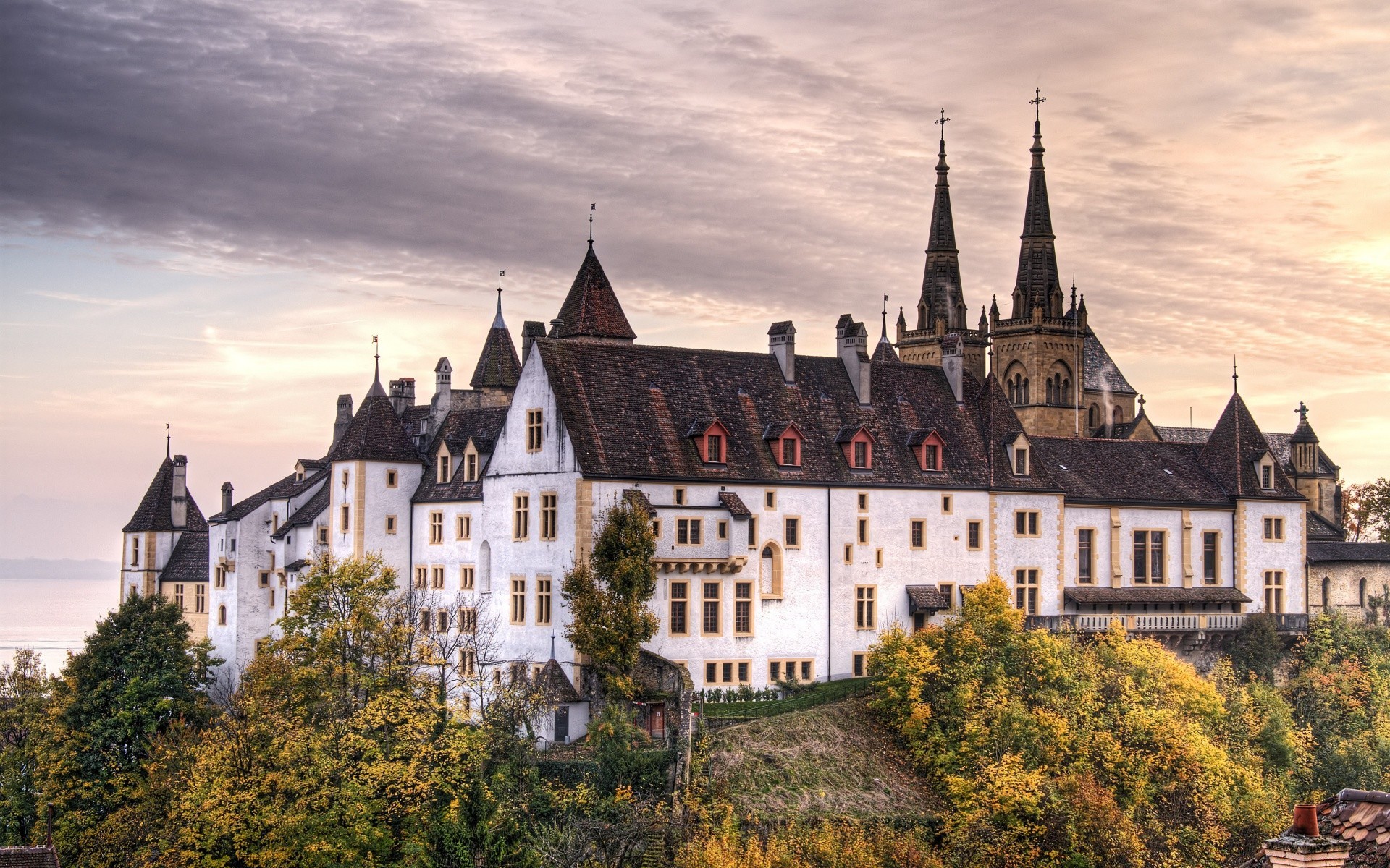 dom i wnętrze architektura zamek dom gotycki dom stary zamek podróże na zewnątrz rzeka wieża niebo miasto starożytne domy dachy miasto renesans