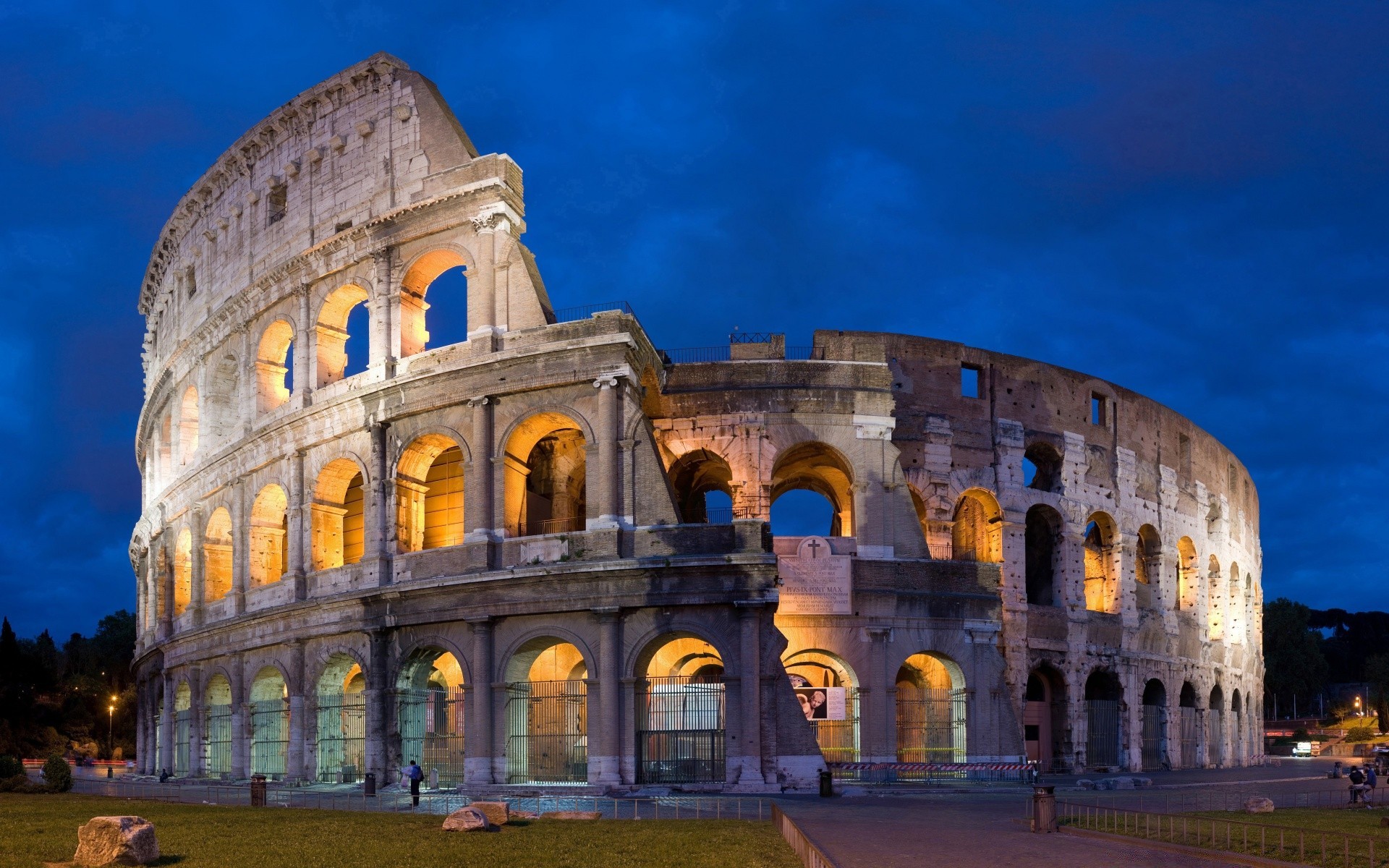 house and comfort architecture amphitheater colosseum stadium travel ancient building gladiator sky old outdoors landmark monument arch tourism assembly theater ruin dusk