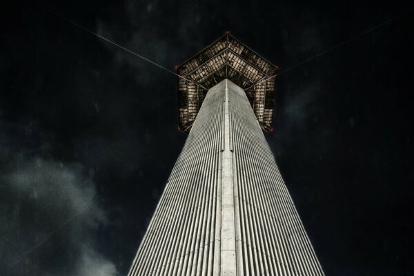 The skyscraper seems to rest against the night sky