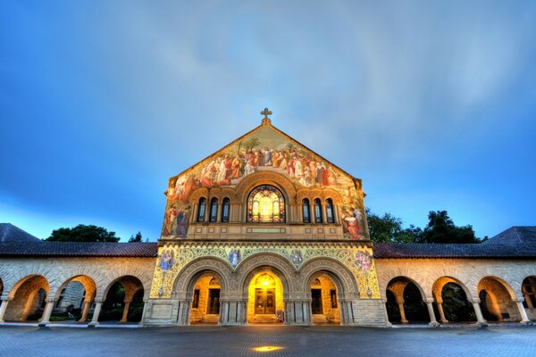 Piękny budynek architektoniczny w Europie