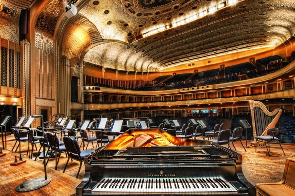 Orchestre de musique dans un beau théâtre