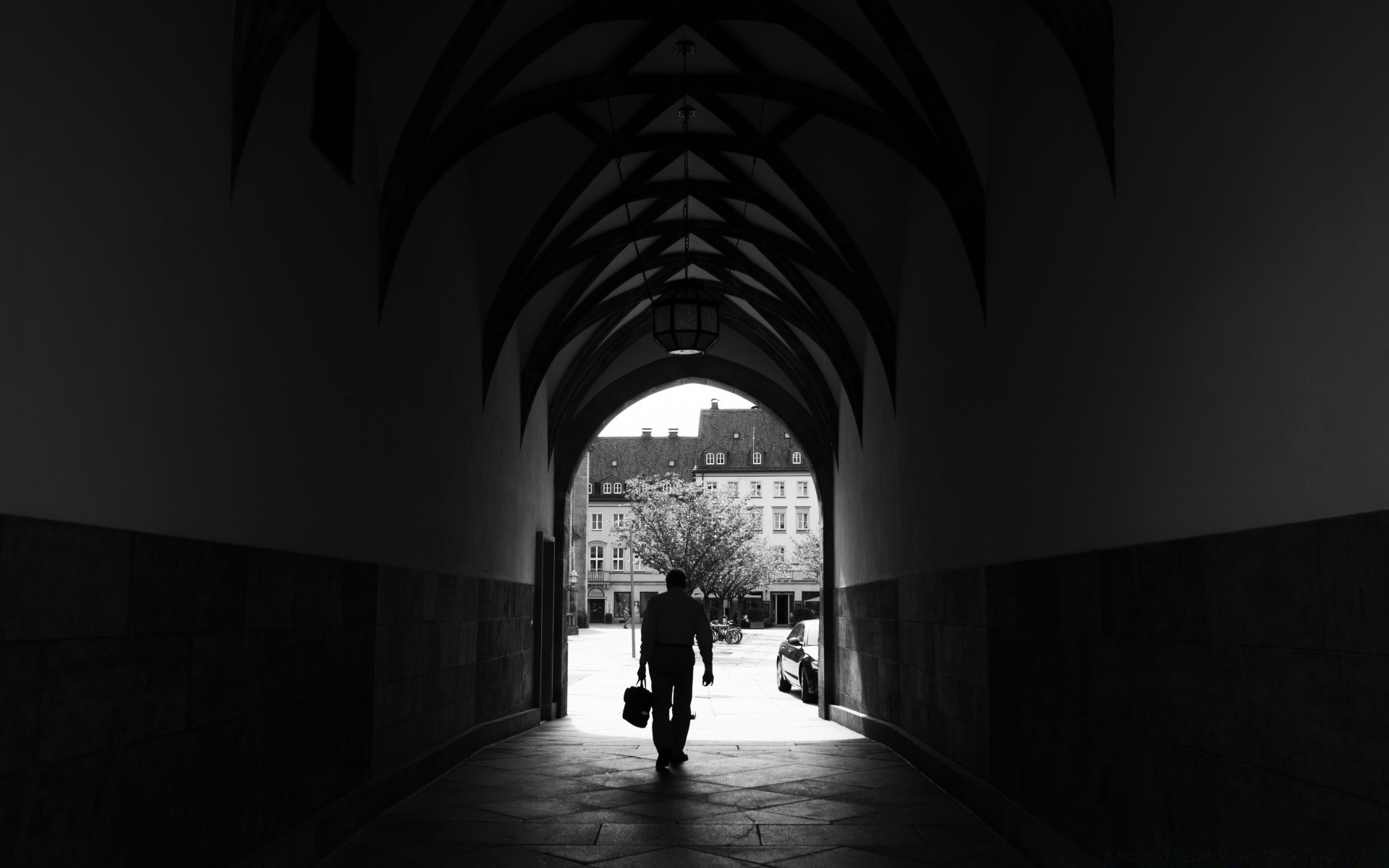 schwarz und weiß architektur tunnel straße bogen licht schatten haus reisen stadt monochrom