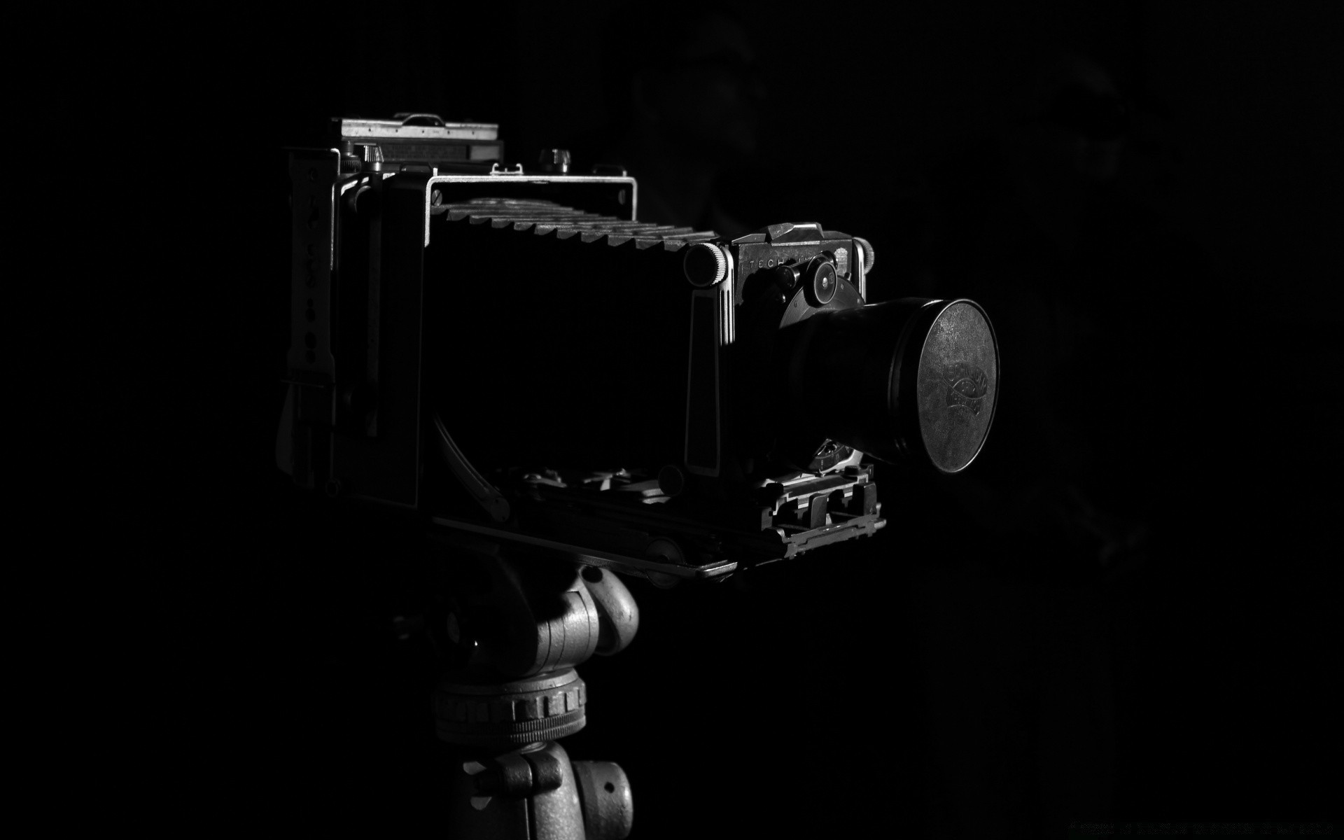 noir et blanc objectif film rétro monochrome analogique ouverture vintage viseur télémètre flash obturateur vieux studio trépied outil équipement technologie photographie