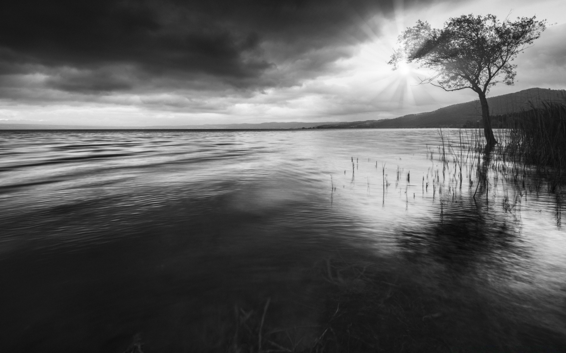 czarno-biały krajobraz woda plaża monochromatyczny morze odbicie ocean jezioro krajobraz zachód słońca świt burza rzeka światło morze niebo chmura sylwetka wieczór