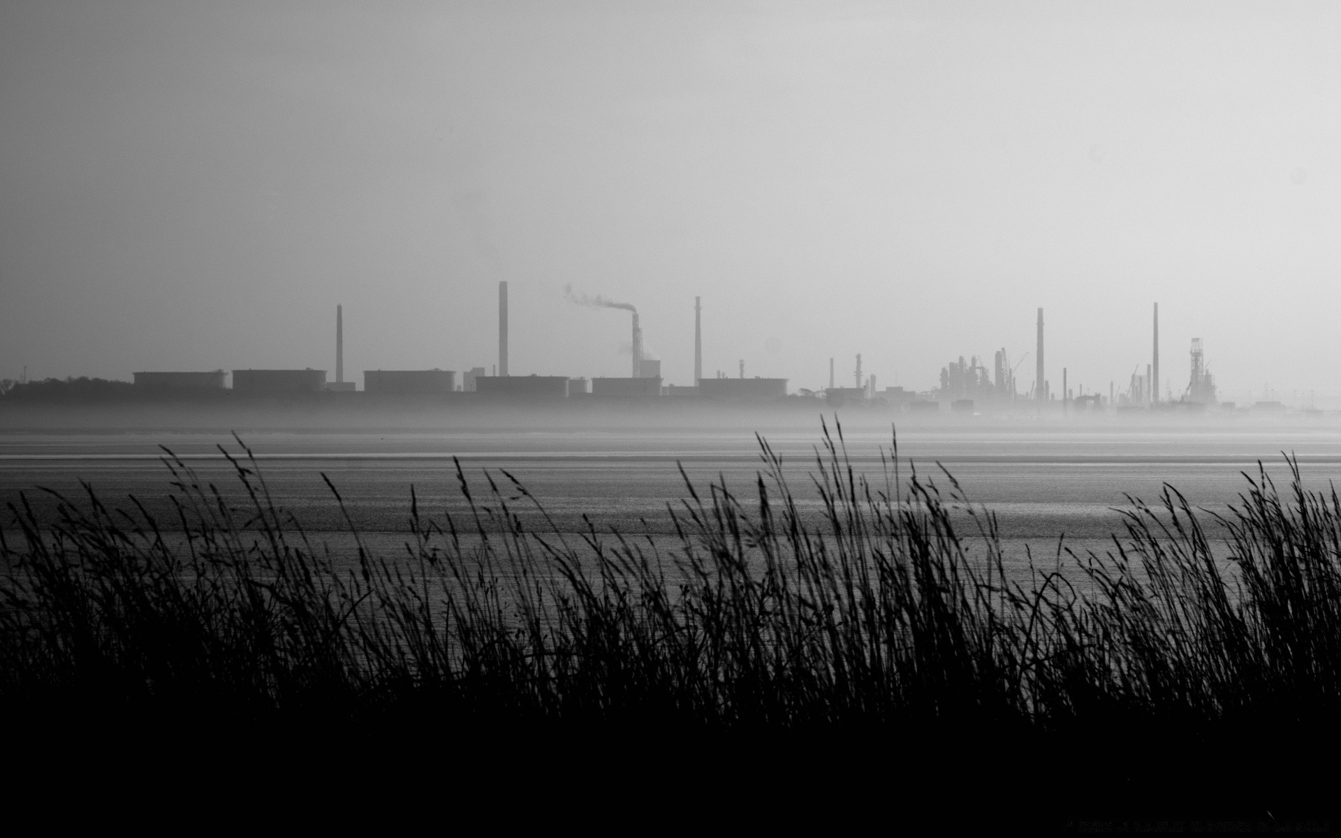 noir et blanc coucher de soleil aube ciel meuleuse soleil paysage industrie pollution nature fumée ferme