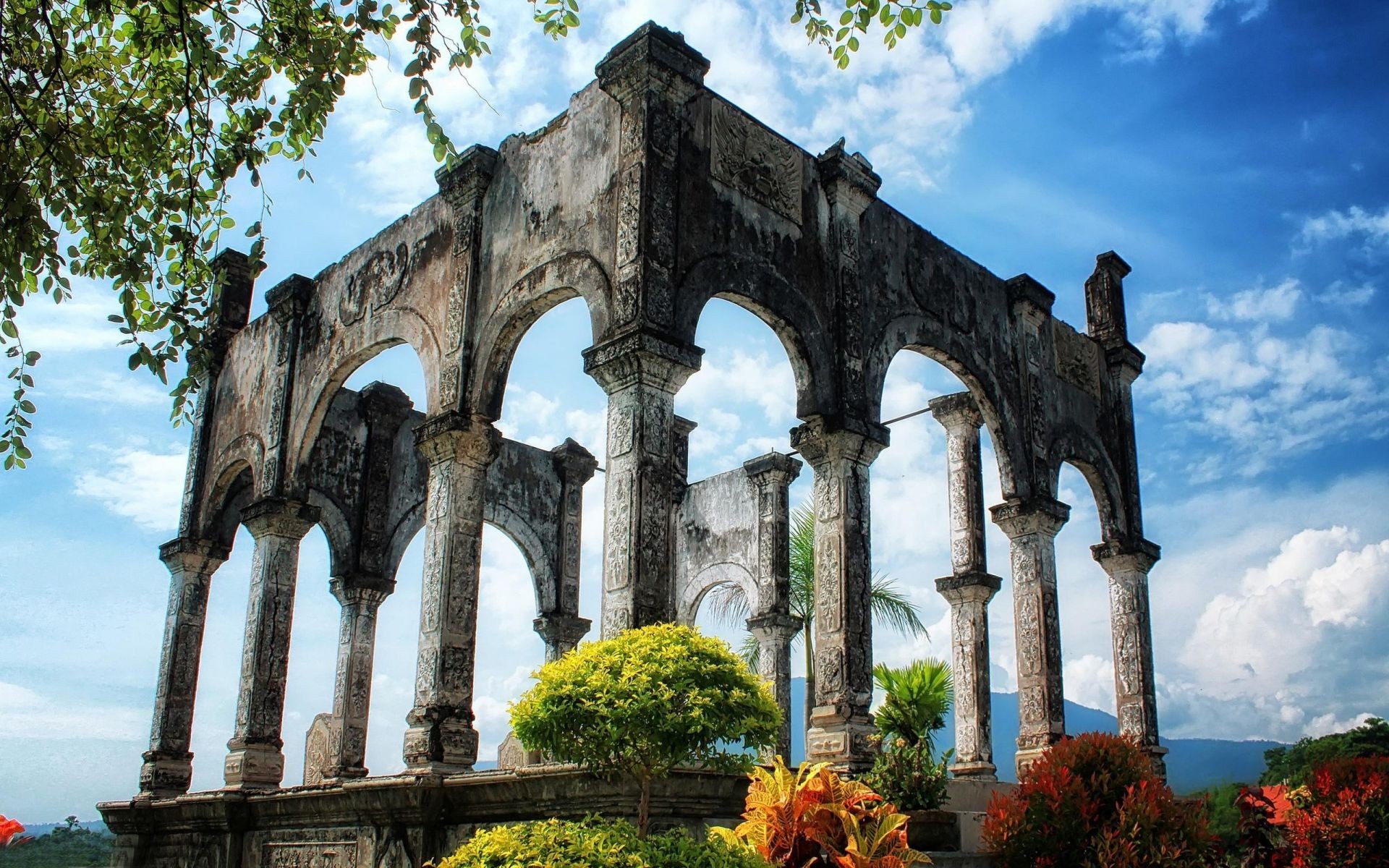 cidades e arquitetura arquitetura viajar antigo céu velho alto-falantes casa turismo ao ar livre monumento pedra religião torre cultura escultura luz do dia atração turística templo