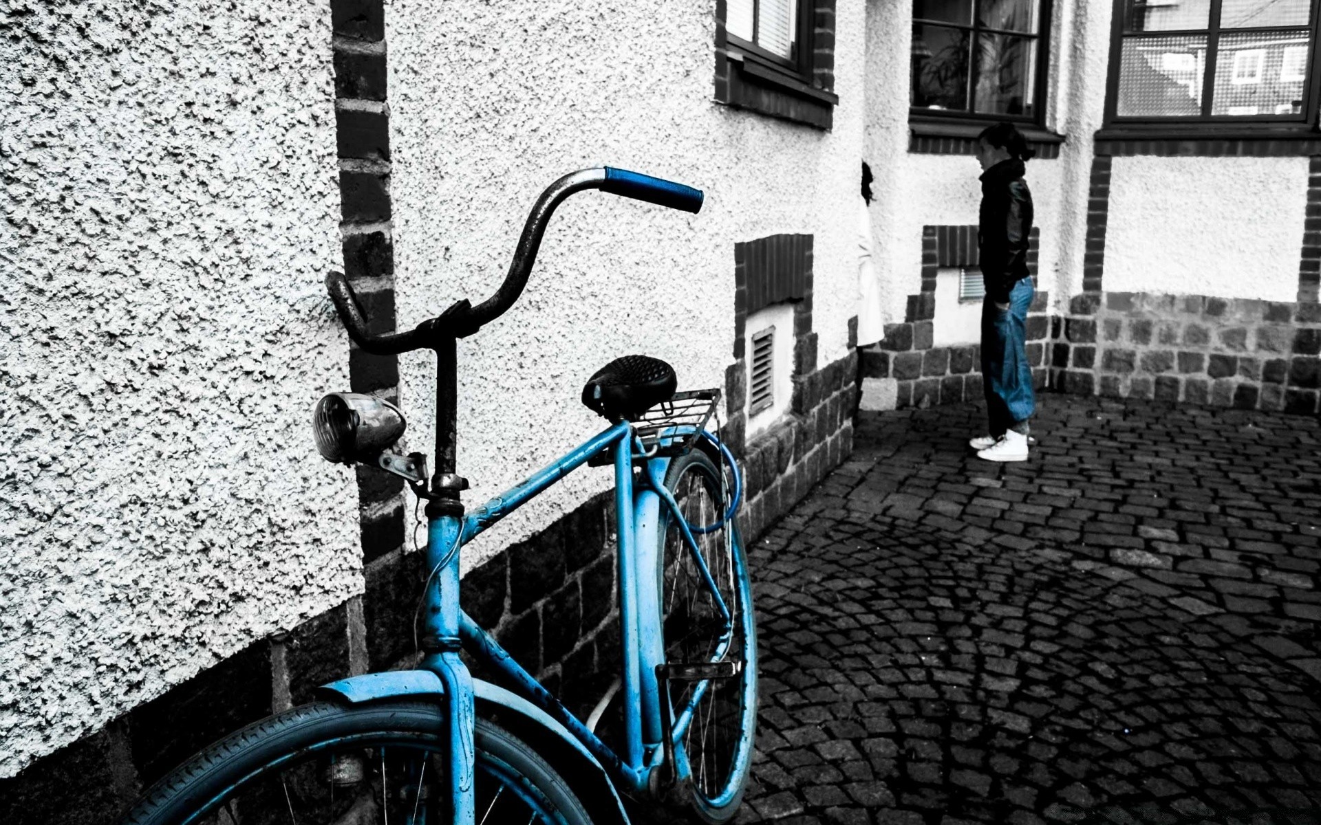 noir et blanc roues rue vélo trottoir système de transport urbain route ville voiture en plein air