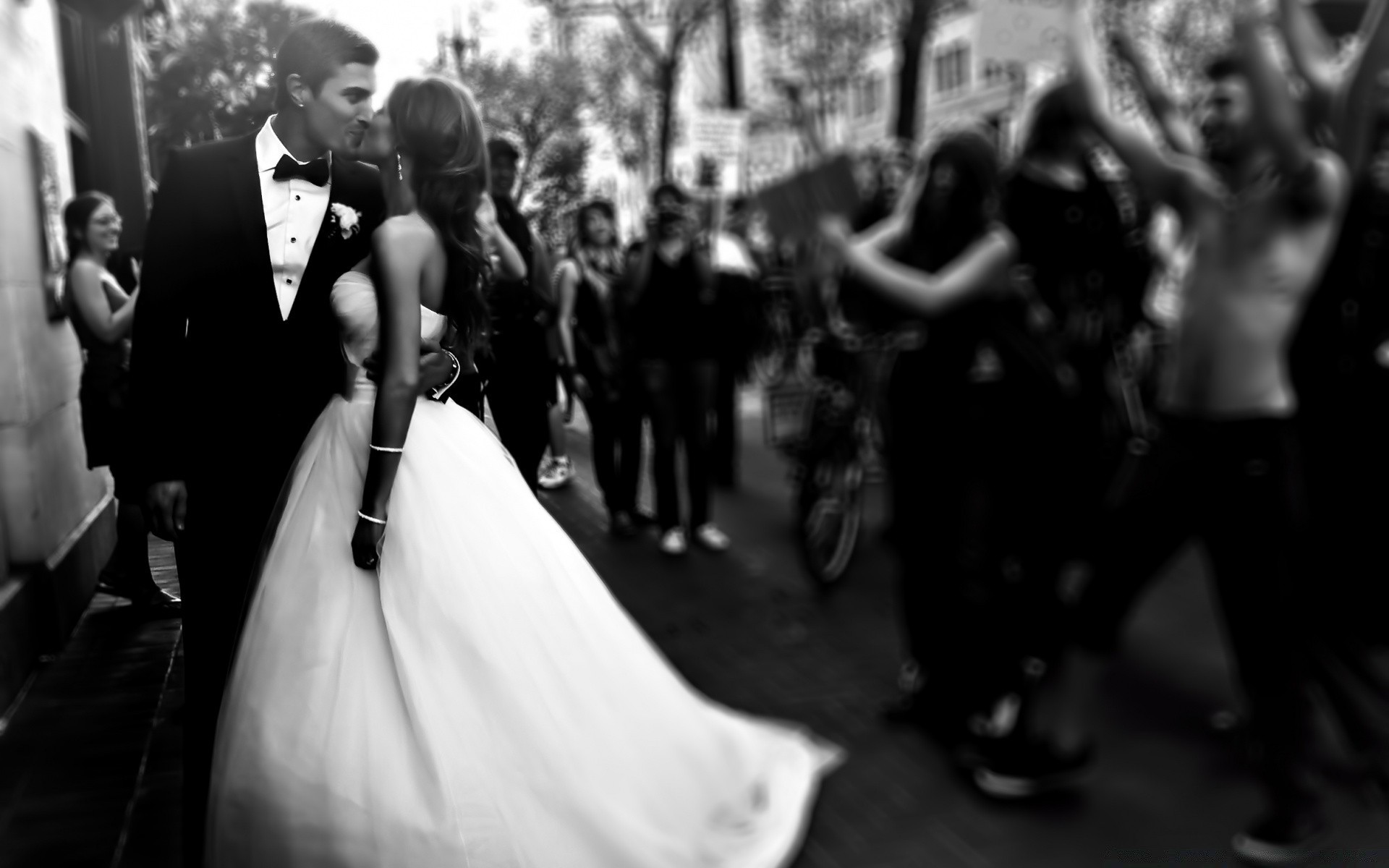 bianco e nero molti gruppo donna adulto matrimonio cerimonia strada monocromatico uomo indossare amministrazione folla