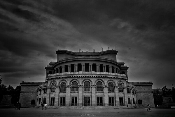 Monochromatyczny Dom architektury ubiegłego wieku