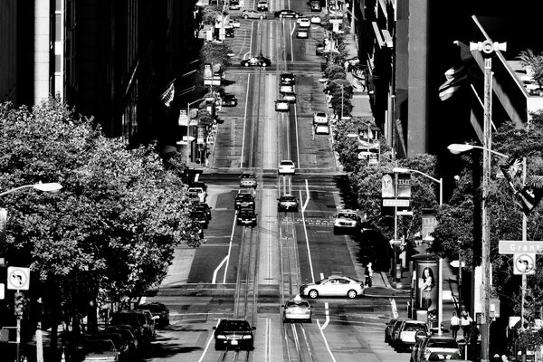 Foto in bianco e nero del traffico stradale