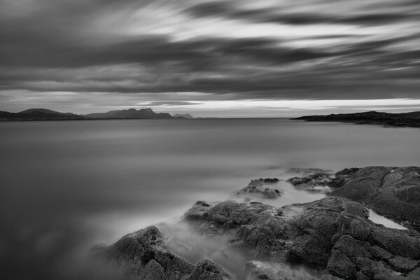 El paisaje en blanco y negro es genial