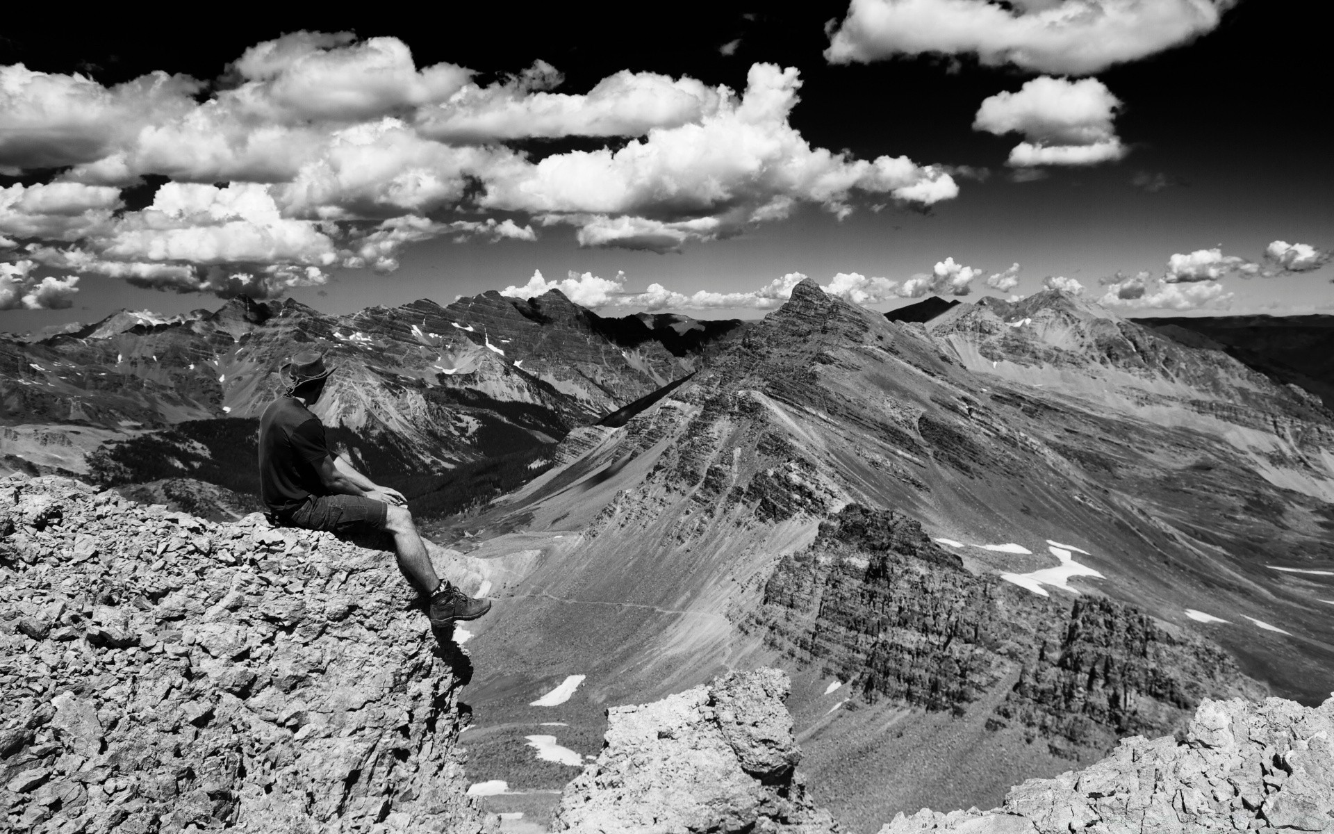 blanco y negro montañas paisaje viajes al aire libre roca cielo solo nieve monocromo naturaleza adulto