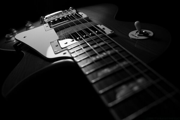 Black and white picture of a guitar