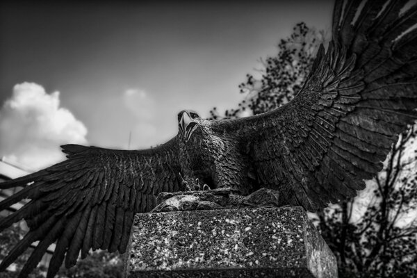 Grande statue en pierre de l aigle