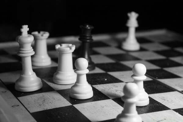 Ejecución de tablero de ajedrez en blanco y negro