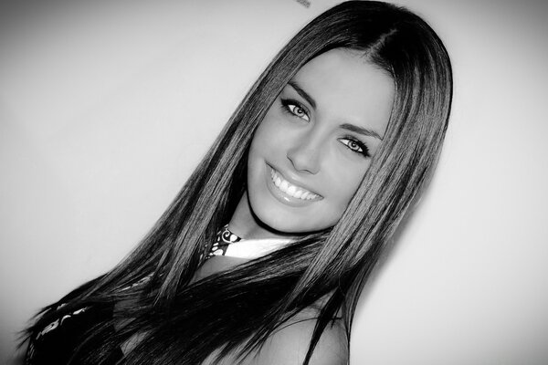 Foto en blanco y negro de la muchacha retrato