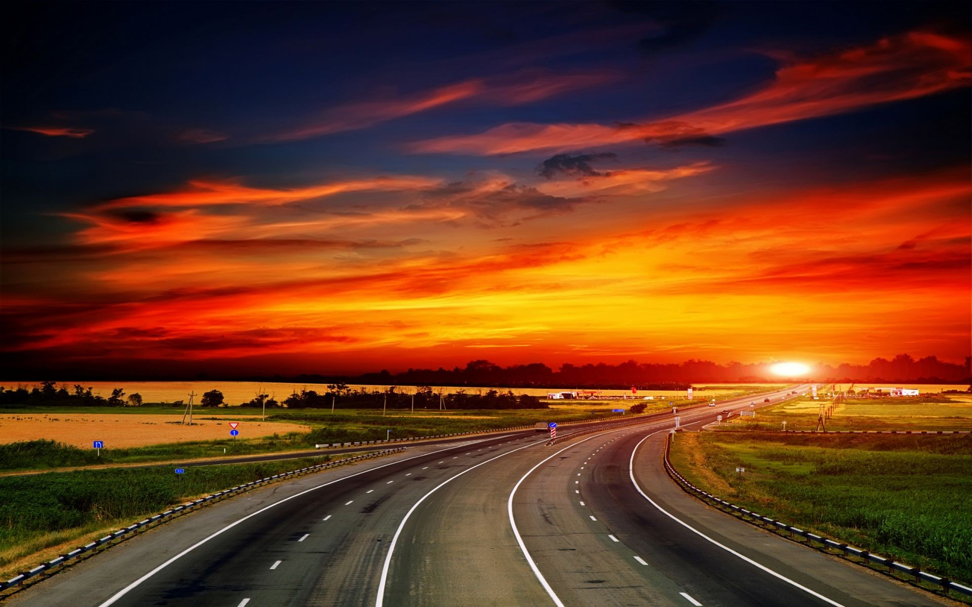 tramonto e alba strada autostrada veloce traffico sistema di trasporto asfalto auto corda lungo guidare sfocatura strada guida drammatico fretta traffico viaggi prospettiva crepuscolo