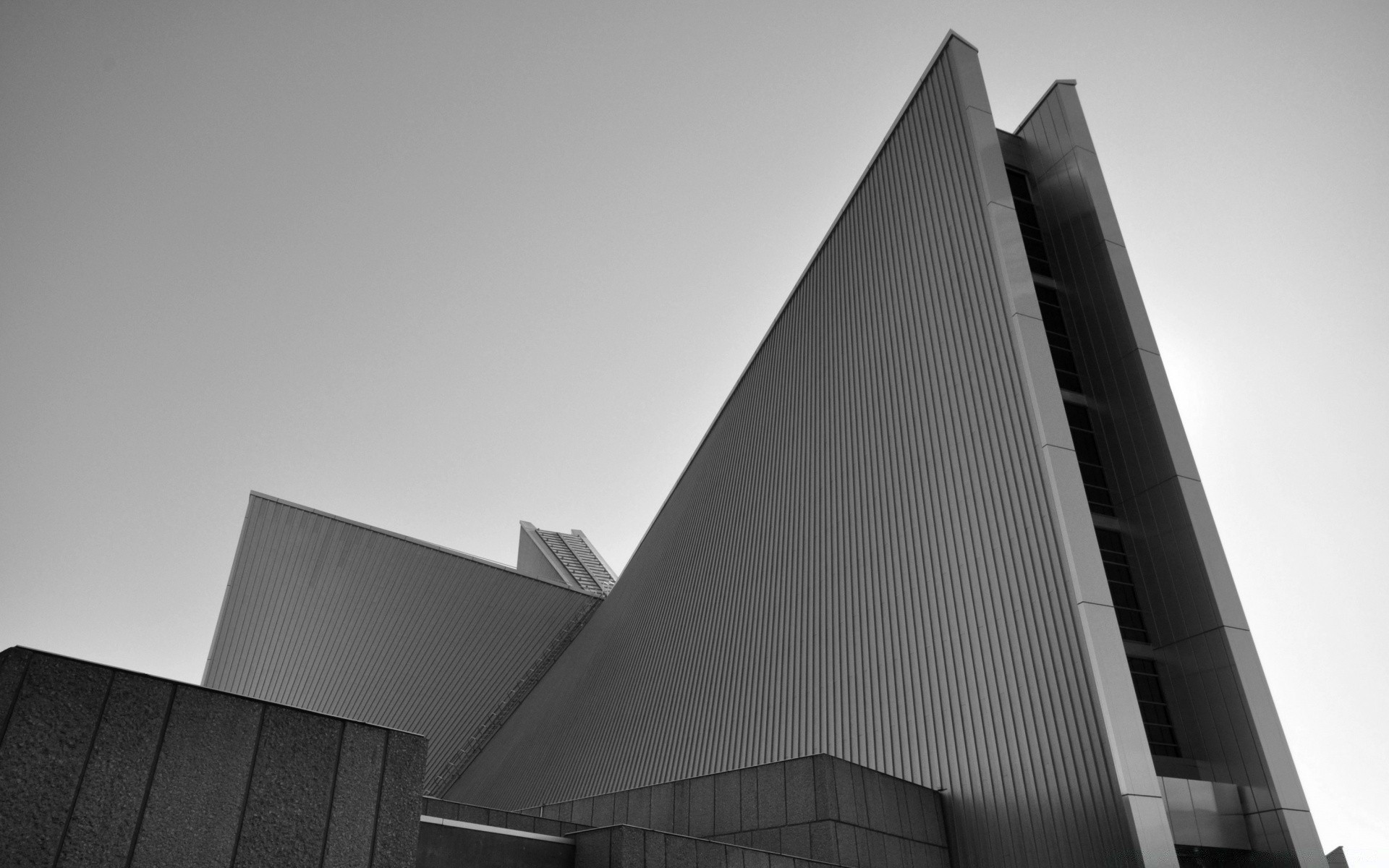 noir et blanc architecture monochrome ville gratte-ciel bureau entreprise moderne maison futuriste ciel centre-ville verre fenêtre skyline urbain ville moderne réflexion perspective