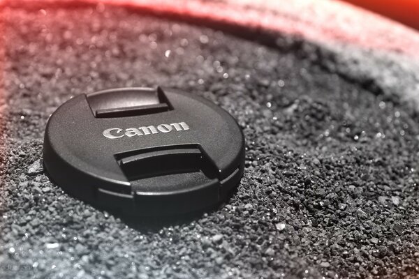 Cannon fotoğraf makinesinin kapağı tek renkli