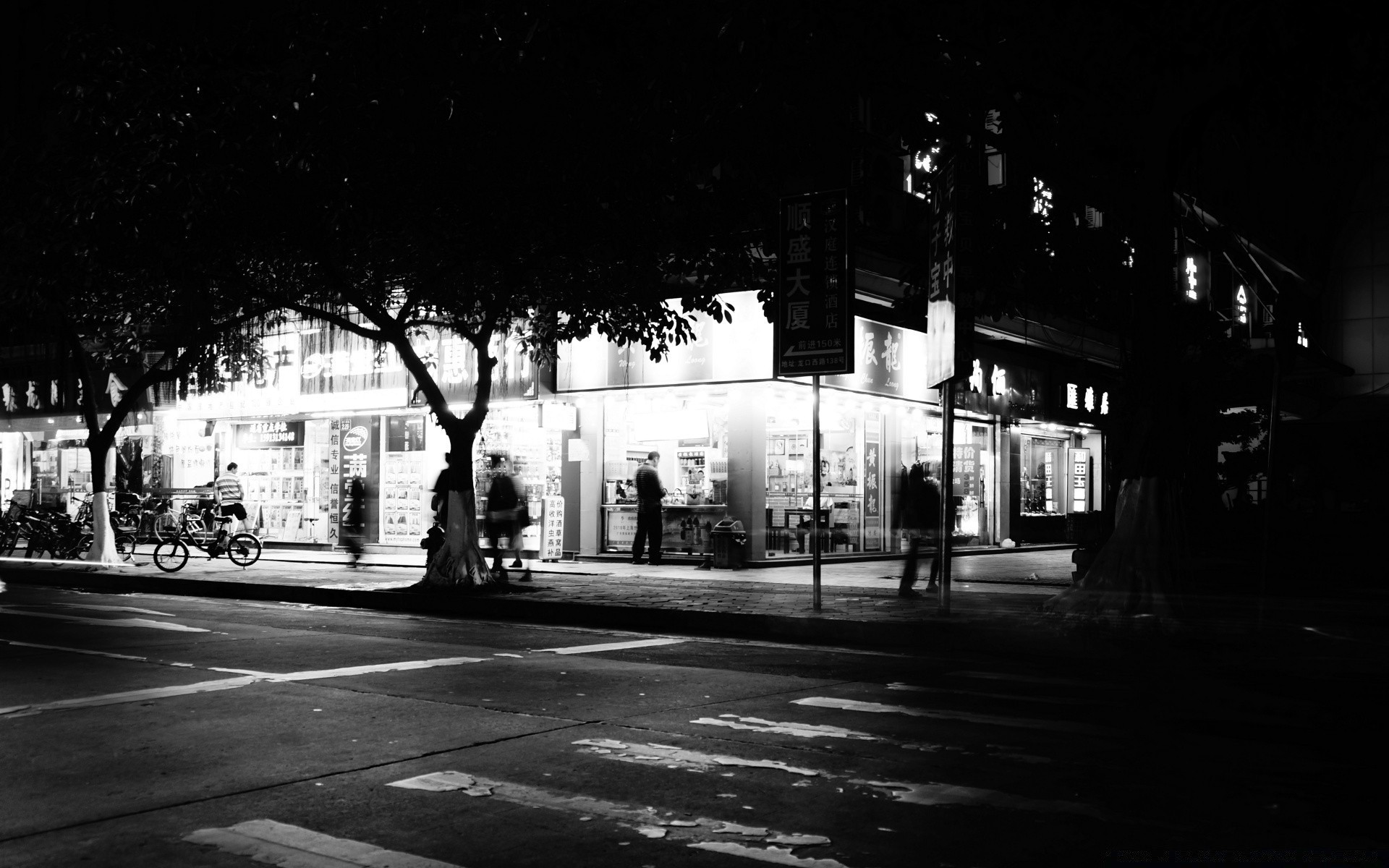 blanco y negro calle monocromo ciudad acera carretera urbano arquitectura viajes luz coche ciudad sistema de transporte plaza casa sombra