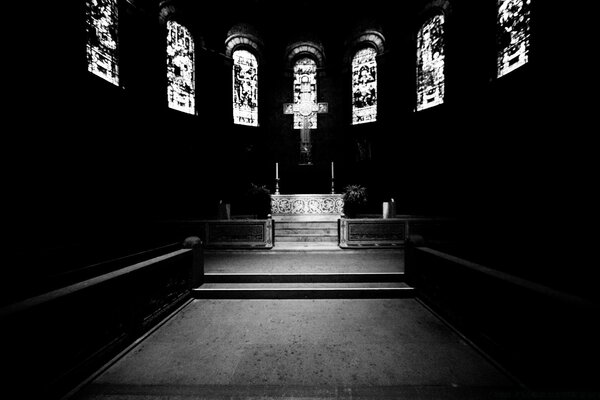 Black and white altar under the rays