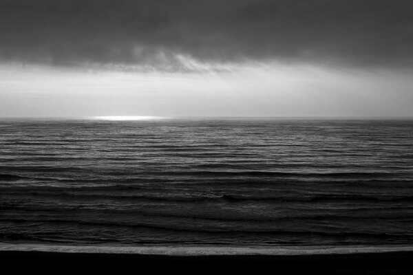 Tramonto marino in bianco e nero