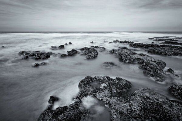 Recuerdos en blanco y negro-mar, piedras, miedo