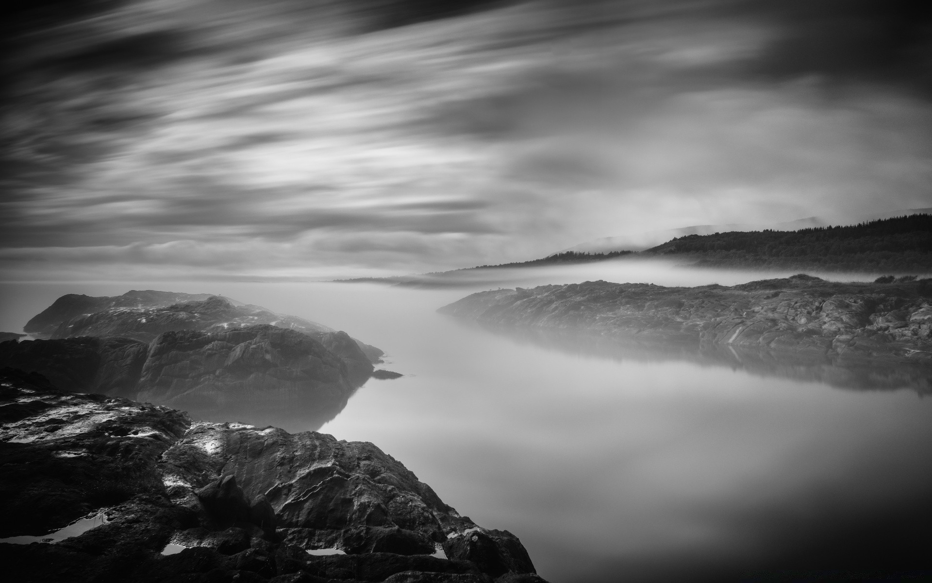 bianco e nero acqua tramonto monocromatico paesaggio nebbia cielo alba natura mare tempesta neve spiaggia paesaggio lago oceano nebbia sera inverno riflessione