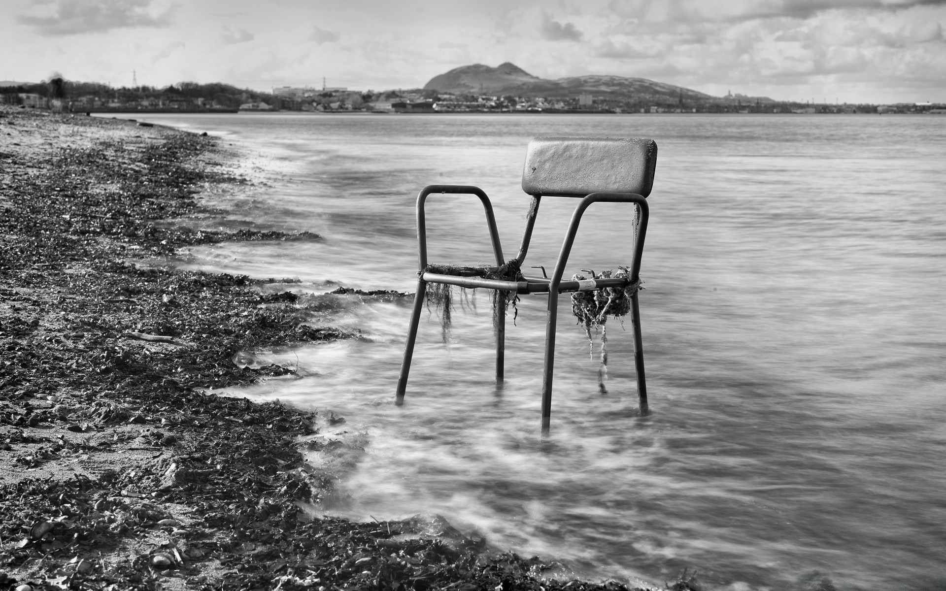 noir et blanc eau à l extérieur mer plage mer océan chaise lac voyage nature