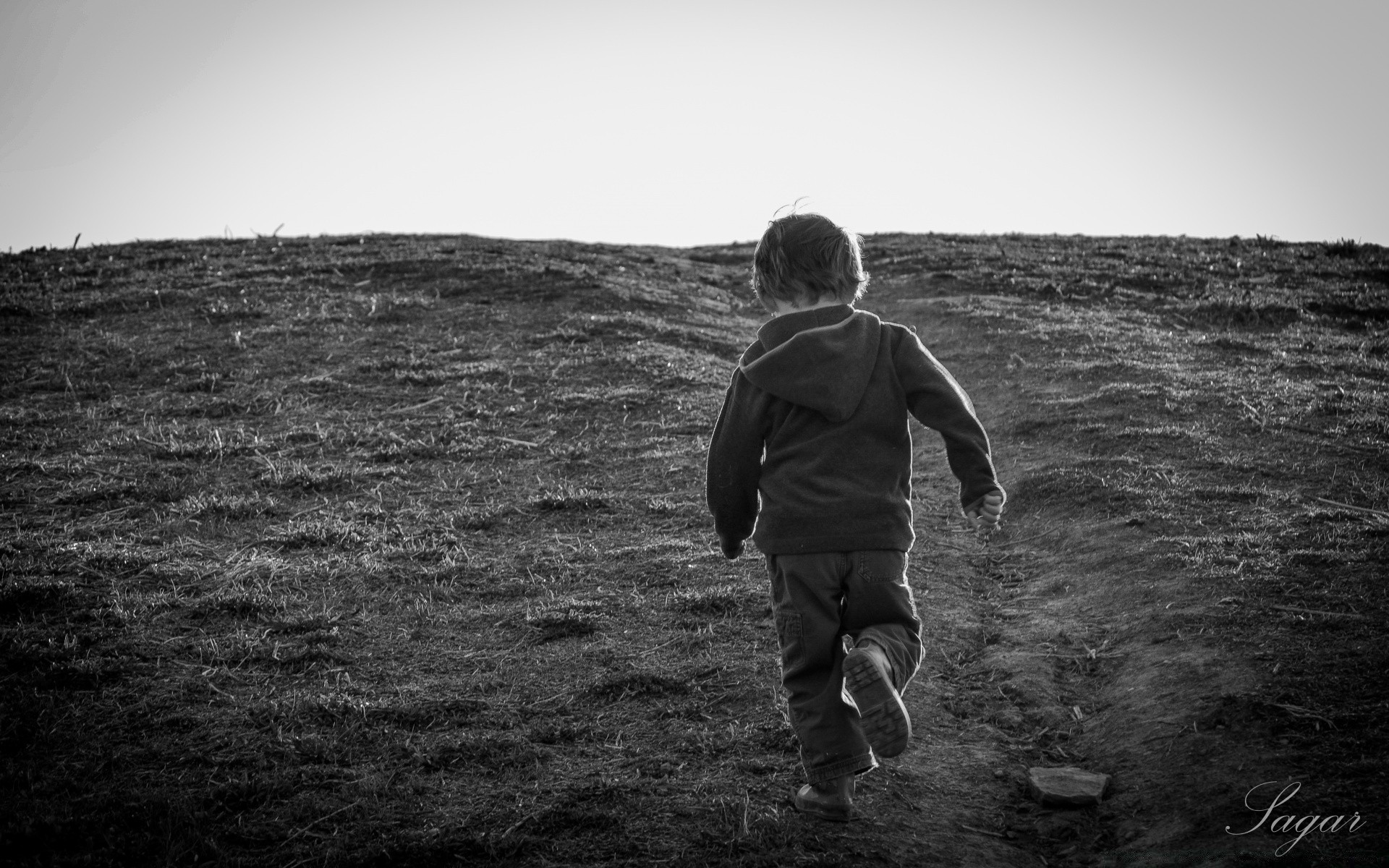 blanco y negro monocromo solo playa paisaje hombre mar adulto océano niño retrato