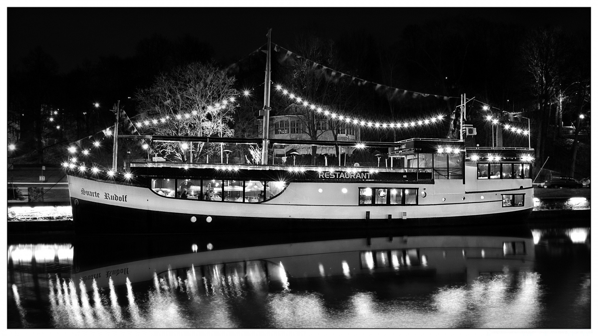 noir et blanc pont système de transport rivière ville voyage eau rue bateau monochrome réflexion urbain mer lumière architecture ciel photographie navire jetée maison port