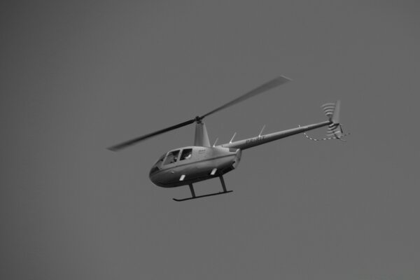 Helicóptero en blanco y negro