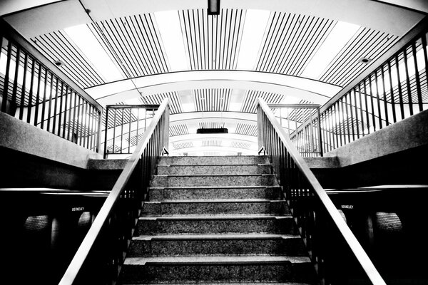 U-Bahn-Station, Übergang zwischen den Stationen