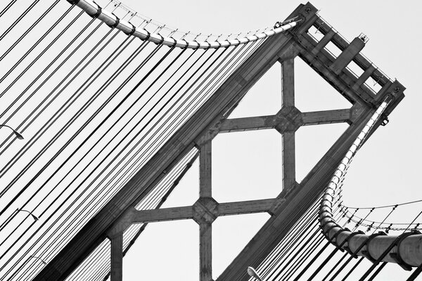 Construction architecturale d un pont dans le ciel