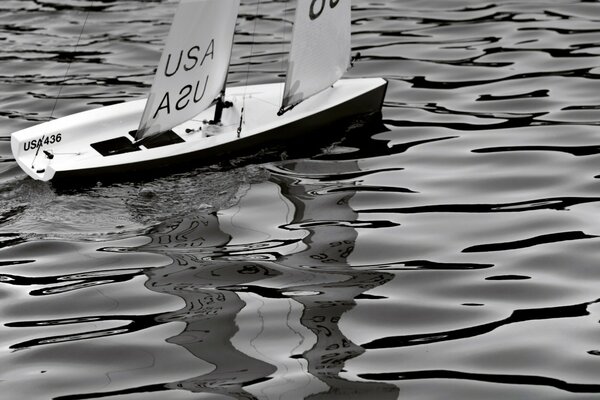 Segelboot auf dem Wasser