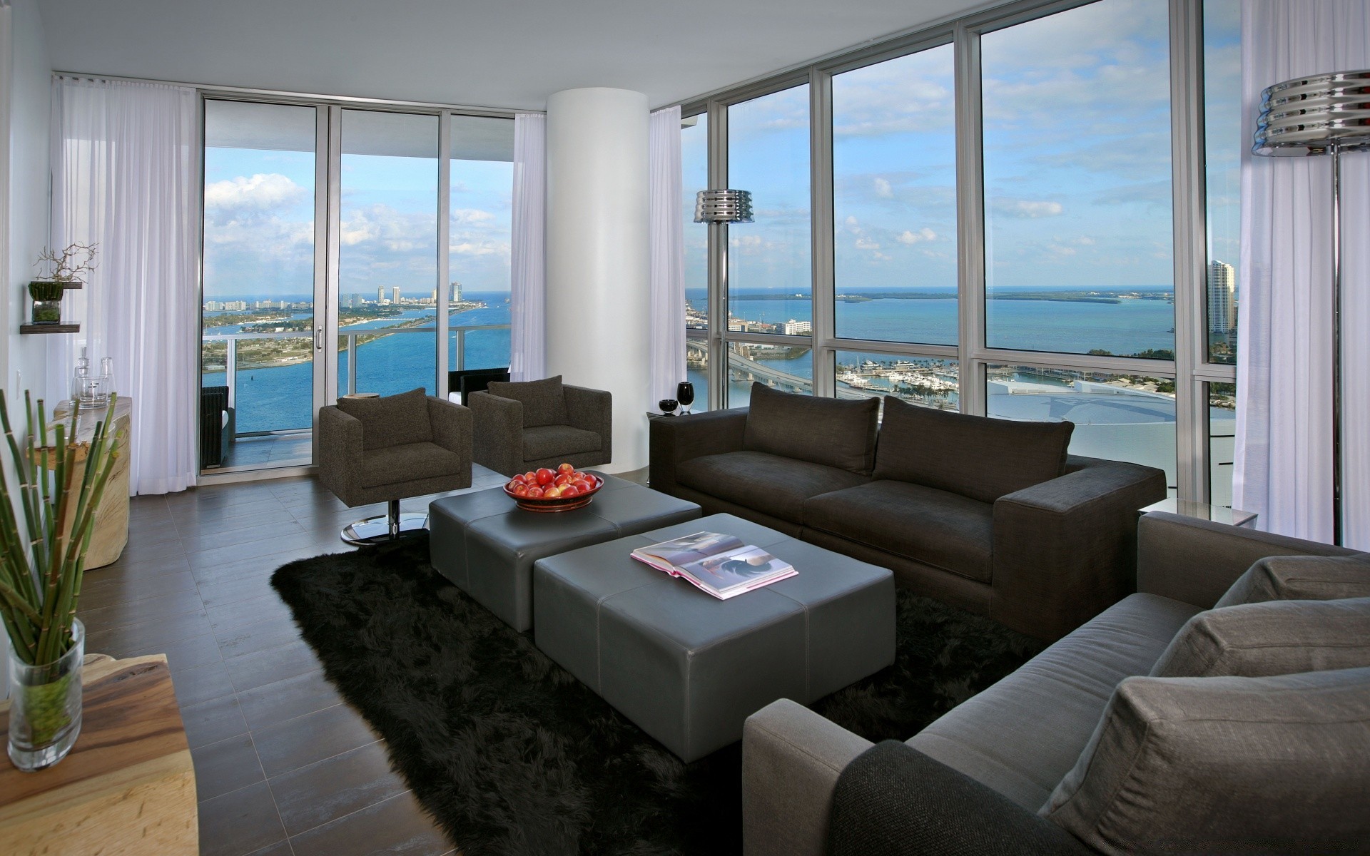 haus & interieur möbel fenster zimmer drinnen sofa platz stuhl modern tabelle boden innenarchitektur wohnung haus haus luxus teppich couchtisch familie sessel innen