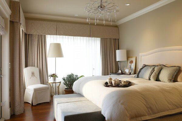 Interior do quarto em tons de bege